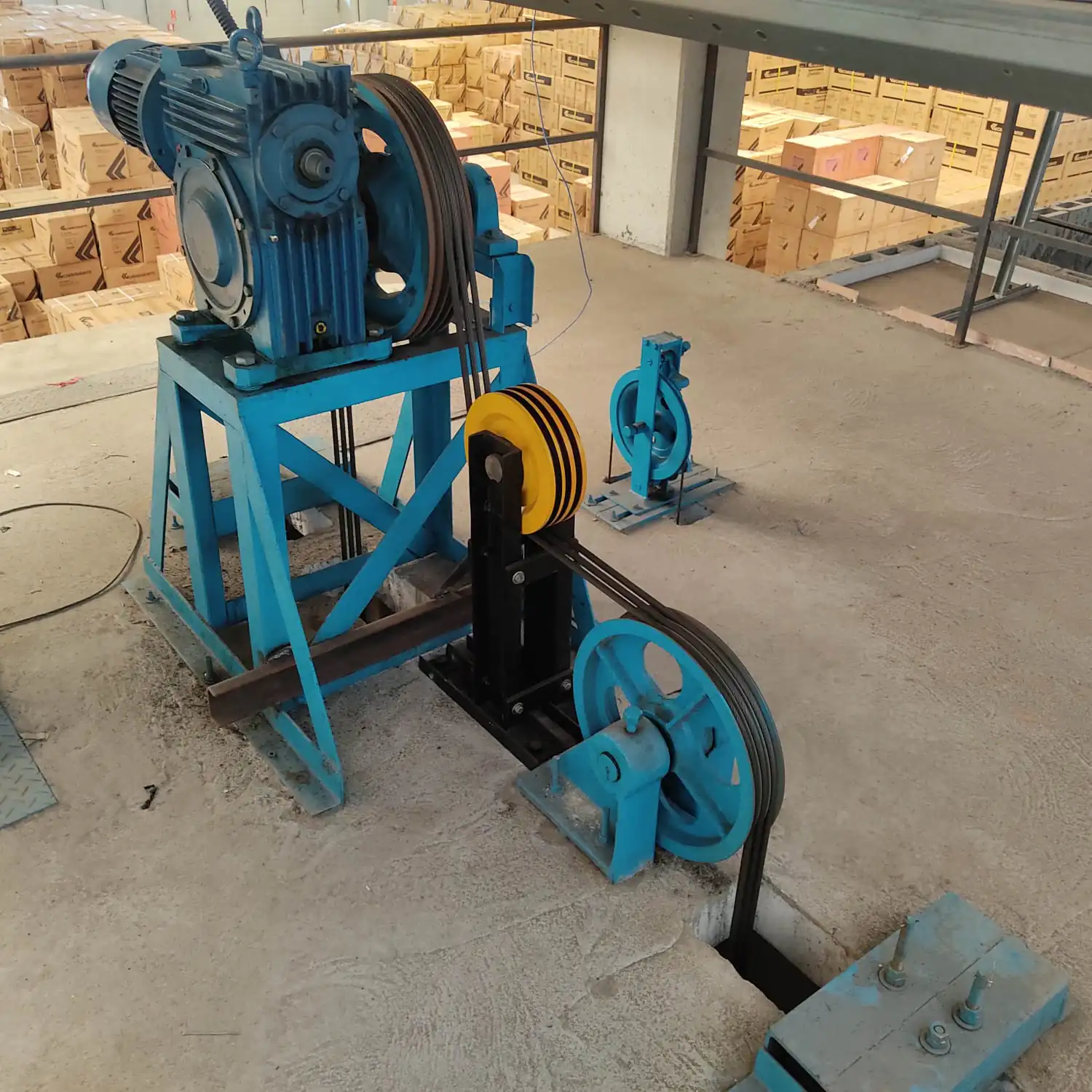 FABRICAÇÃO PRÓPRIA DE ELEVADORES
