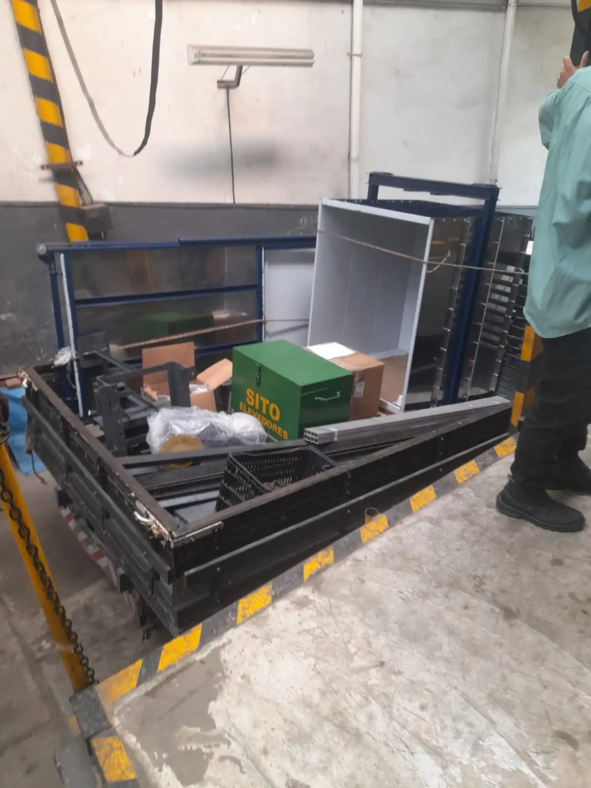 FABRICAÇÃO PRÓPRIA DE ELEVADORES